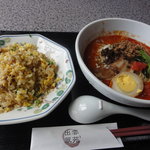 Izumo Suien - 冷し坦々麺にセットの小チャーハン（780円）