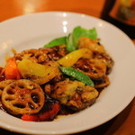 大連餃子基地 DALIAN - 季節のメニューより。牡蠣のトウチ炒め。かなり独特な味付け。