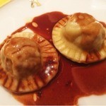 アピシウス - 2015.12.  国産猪肉をラビオリ仕立てにジュニエーブルの香り 赤ワインソースとかやの実のオイルと共に