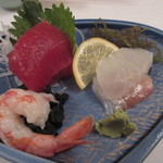 45823606 - お刺身のお造り、流石にニユーオータニの和食。日本に居るような感覚で食事が進みました。
                