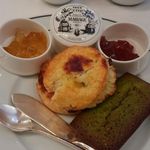 マリアージュ フレール 新宿店 - スコーンとフィナンシェ