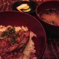 春秋ユラリ 恵比寿 - ～春秋ユラリ　恵比寿～
                  フォアグラ味噌漬け焼きの小丼