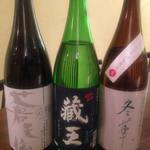 hippopotamus - 12月の宮城の日本酒です！
利き酒セット1000円も大人気(*☻-☻*)

・乾坤一 純米吟醸原酒 冬華
・蔵王 特別純米 しぼりたて 原酒
・蒼天伝 特別純米酒 美禄

店主は冬華がお気に入り！
甘みは相当強く感じるのですがダラっとしない上品な甘み、後に残る酸味の心地良さ、素晴らしいです！