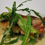 ル　ピニョン - スズキのポワレ　白ワインのソース