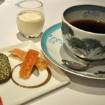 ル　ピニョン - プティフールと食後のコーヒー