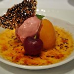 ル　ピニョン - カタラーナ　フランボサーズのアイスとびわ添え