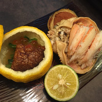 月波 - 左:椎茸と菜の花   右:蟹身と蟹味噌、外子