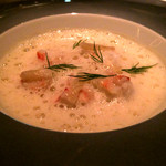 シグネチャー - ラングスティーヌのポッシェ クールブイヨン フェンネルとディルのロワイヤル