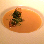 シグネチャー - コンソメ・ド・ブッフ・ジェミニー オゼイユのピュレ オックステールのラビオリ レフォール