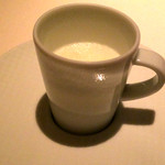 シグネチャー - コキアージュのスープ　魚介のスープにシャンパンを注いでくれます。濃厚。