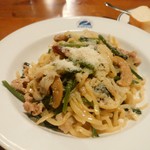 アルバトロス - ほうれん草と豚肉のパスタ（からし入り）粉チーズかけ。