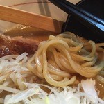 味噌ラーメン専門店 麺と人 - 味噌ラーメン専門店 麺と人 京都本店の角煮味噌らーめんの麺（15’08）