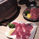 炭火焼肉 深山 - タン塩、タンスジ