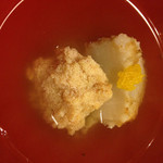 うを徳 - 伏見産海老芋と北海道スケソウダラの真子(鱈子)の椀 鮪節と鰹節の半々で出汁を取る