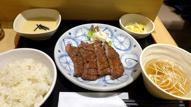 牛タン仙台なとり 名古屋栄地下店 栄 名古屋 牛タン 食べログ