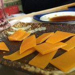 立ち飲みや 喜楽 - ミモレットチーズ