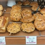 プルネ－ル - 料理写真:くるみレーズンもくるみわんさか感がすごい