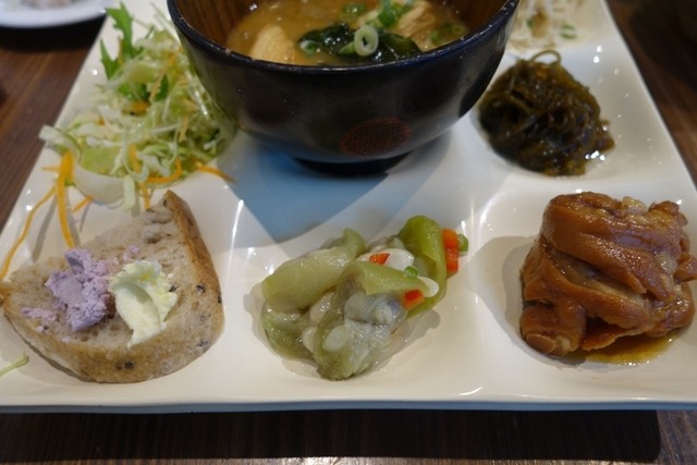 食彩健美 野の葡萄 沖縄cargoes店 牧志 バイキング 食べログ