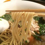 ラーメン･餃子 ハナウタ - 【2015年11月】薬膳ニラ中華ソバの麺アップ。