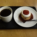 Sutabakkusu Kohi - エスプレッソローストのプレスとストロベリー＆クッキーチーズケーキ