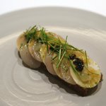 アビス - ホタテとマッシュルームのカルパッチョ、キャビア添え