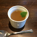 オルシックスティシックス - ワンプレートランチのデザート（リンゴゼリー）