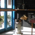 オモヤキッチン - 店内入口付近　ストーブ　2015.12.26