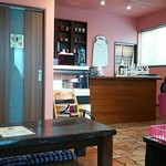 ニョロズカフェ - 椅子席と小上がりがあります