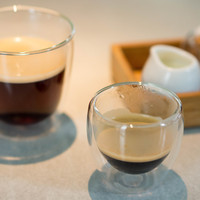 クラフタル - 手前がエスプレッソで左はコーヒー。うん美味い！器にもこだわりが感じられますね^^