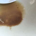 長崎楼 - 2015年12月下旬  スープ完飲。髄が残りました。写真が上手く撮れませんでしたが、髄と言うか細かく粉砕された骨の様に見えました。