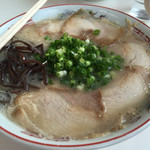 長崎楼 - 2015年12月下旬  チャーシューメン大盛  ¥700 ＋100 チャーシューがロース肉に変わっていました。
      
      
      