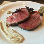 カーサ・デル・チーボ - 青森県産 黒毛和牛イチボ肉のアッローストとセモリナ粉のニョッキ ヴィンサントを使ったオリジナルソースで