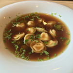 カーサ・デル・チーボ - 八戸産 毛ガニとポレンタのトルテッリ その毛ガニ コンソメのインブロード