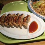 北京餃子 - 2015年12月。北京餃子。6個190円。