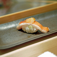 匠 進吾 - 銚子産の皮を炙った金目鯛の握り