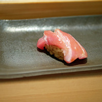 匠 進吾 - 三厩（みんまや）産鮪の大トロの握り