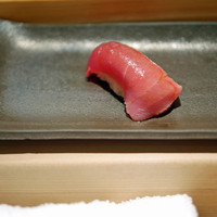 匠 進吾 - 三厩（みんまや）産鮪の中トロの握り