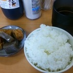 ぎょらん亭 - ご飯と惣菜(この日は煮付け)