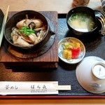 Kamameshiharaki - 季節限定「牡蠣釜めし」外税1700円(8%込1836円)　自家菜園で採れた無農薬野菜を浅漬けした香物も添えてあります。
