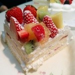 たるみ製菓 - 教えてもらったとおり、お湯で包丁を温めてからきると生クリームが包丁に付かずに綺麗にカットできますね！！