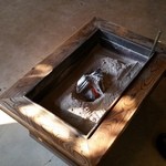 味道広路 - 入り口の火鉢です（2015年11月）