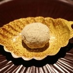 馳走 とし藤 - はったい粉饅頭