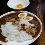 牛すじカレー 小さなカレー家 - （2015年12月再訪）並盛り（400g）に味噌チキン（200円）、生玉子、茹で玉子（各50円）を付けた。