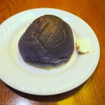 Atlantis Seafood & Steak - 紫芋（ウベ）入りパンとホイップバター②