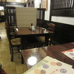 ざくろ - 店内　民芸調？