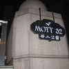 Mott 32