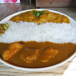 葡萄舎 - 【ランチ】  チキンカレー　イモカレー　\800