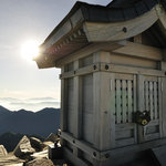 岳沢小屋 - 6：05　奥穂高岳登頂、山頂の祠