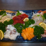 Minaduki - おすすめ5種盛り1380円です。新鮮なお魚です。超豪華盛り！！