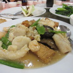 Won Kee Seafood Restaurant - 目標のフルマラソンを皆無事完走したんで美味しい料理をつまみにビールが進みます。